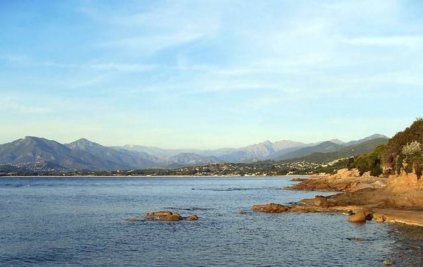 Guide Complet pour l'Achat d'une Maison à Ajaccio en Corse : Conseils et Astuces
